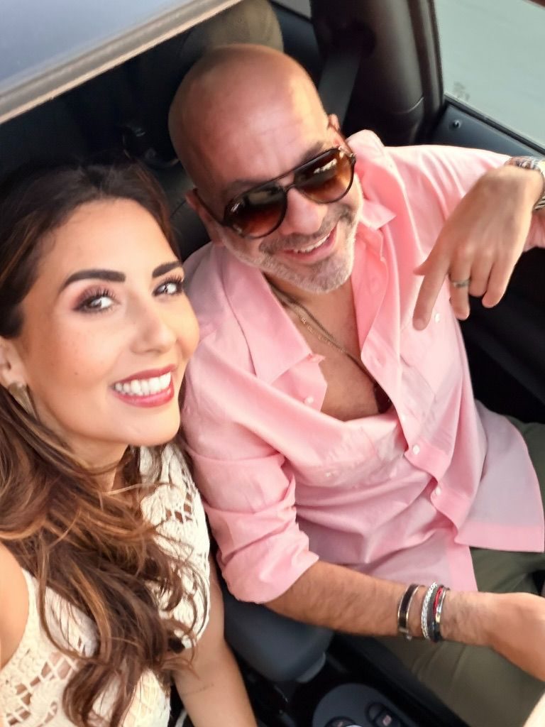 Steve et Asnath, selfie souriant