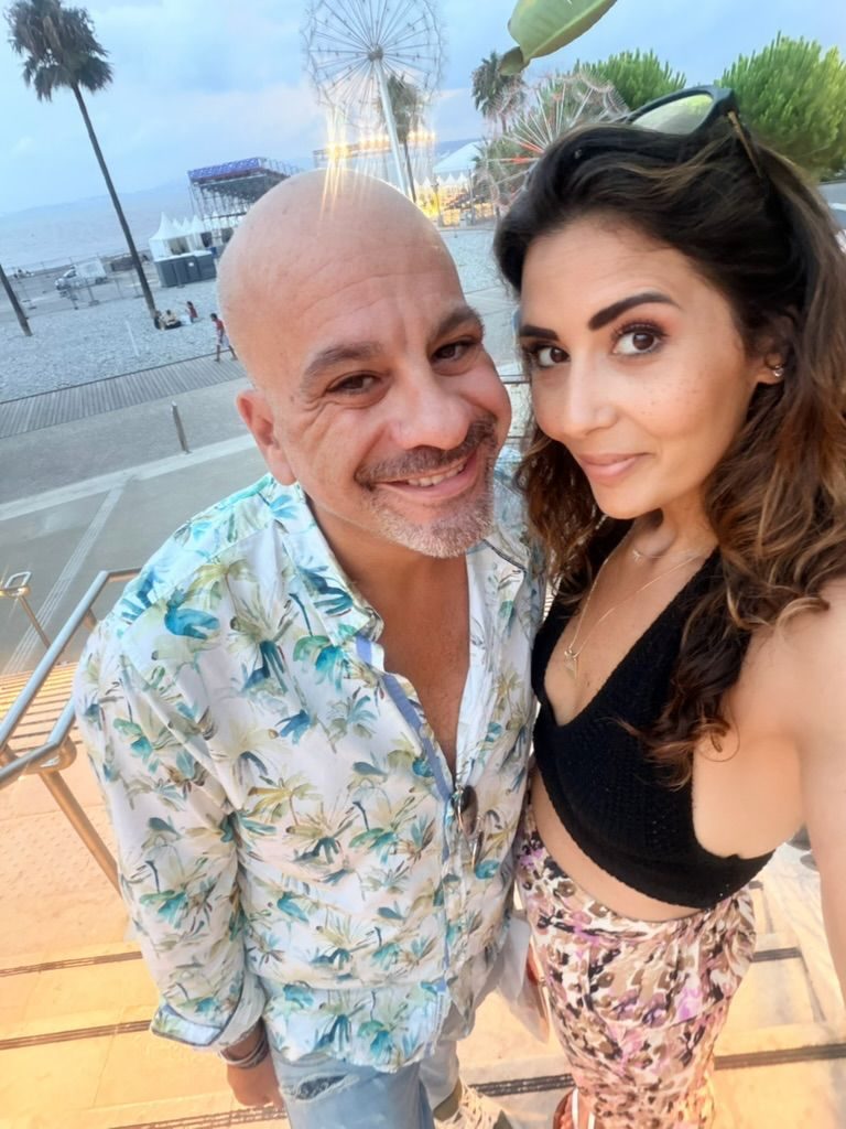Steve et Asnath au bord de mer